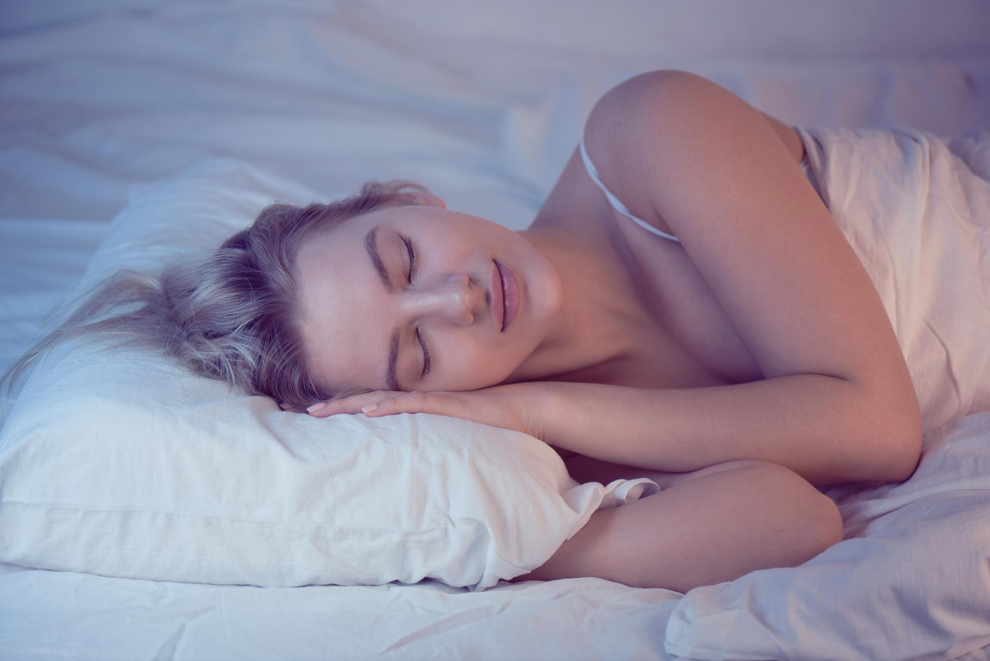 wpływ snu na skórę